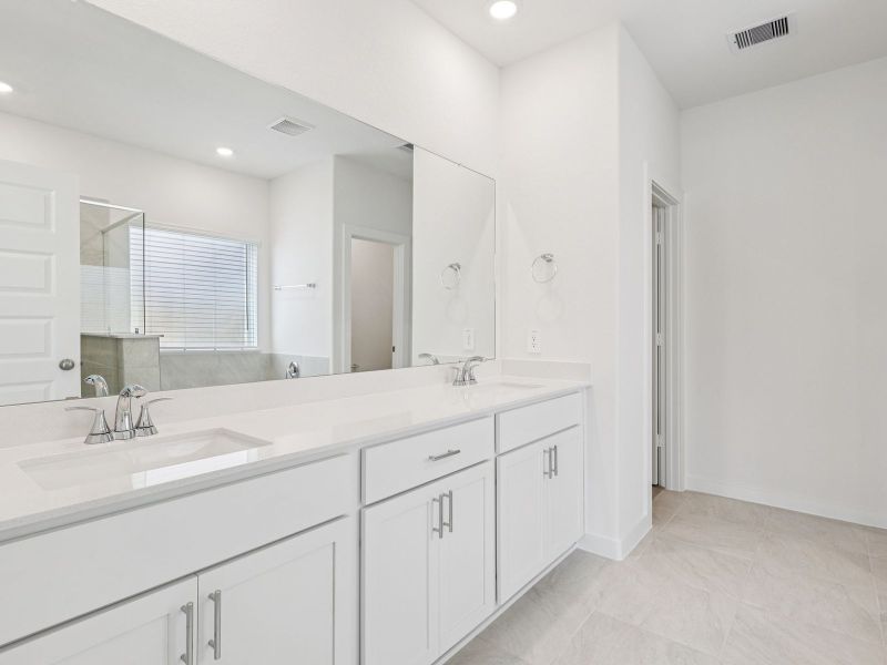Furnished interior view inside a new home in Kingdom Heights, Rosenberg (Image 9).