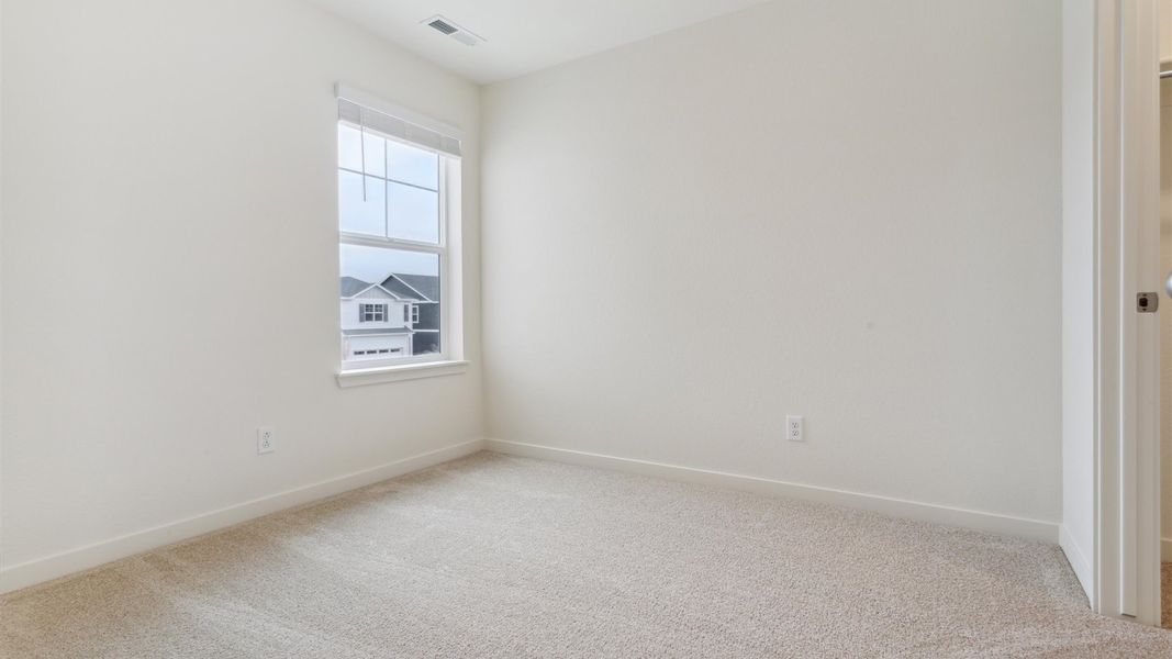 Spacious, unfurnished interior of a new home in Silver Peaks, Lochbuie (Image 11).