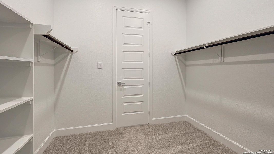 Spacious, unfurnished interior of a new home in Haby Hill 60', San Antonio (Image 20).