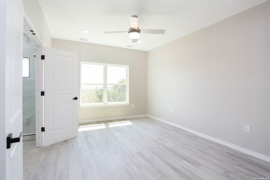 Spacious, unfurnished interior of a new home in , Canyon Lake (Image 14).