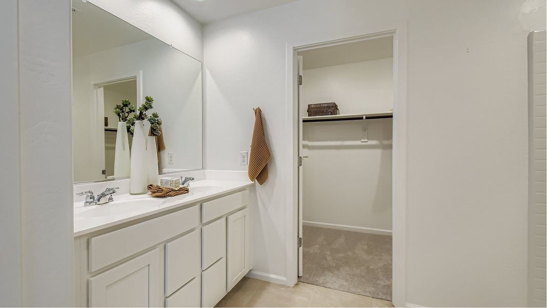 3053 Monterey Owners Bath 1of2 F2 3053 Monterey Owners Bath 1of2 F2