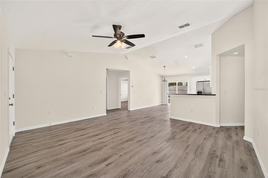 Spacious, unfurnished interior of a new home in , Ocala (Image 28).