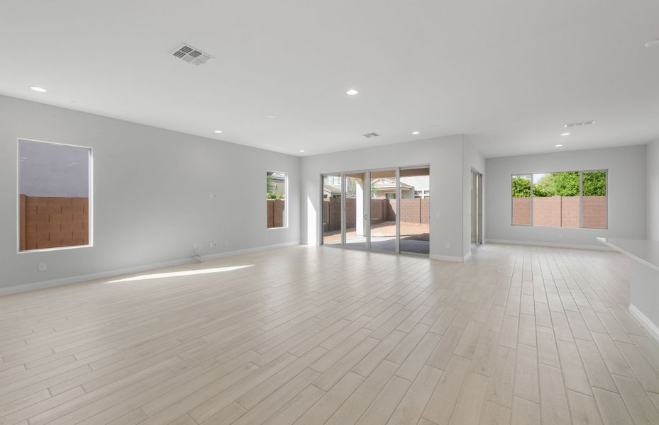 Spacious, unfurnished interior of a new home in Artisan at Asante, Surprise (Image 23).