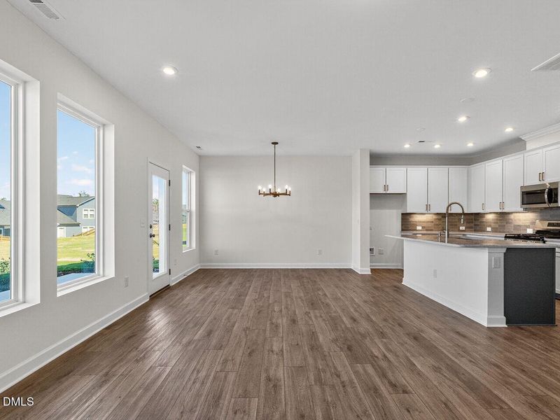 009-1280x960-family-room