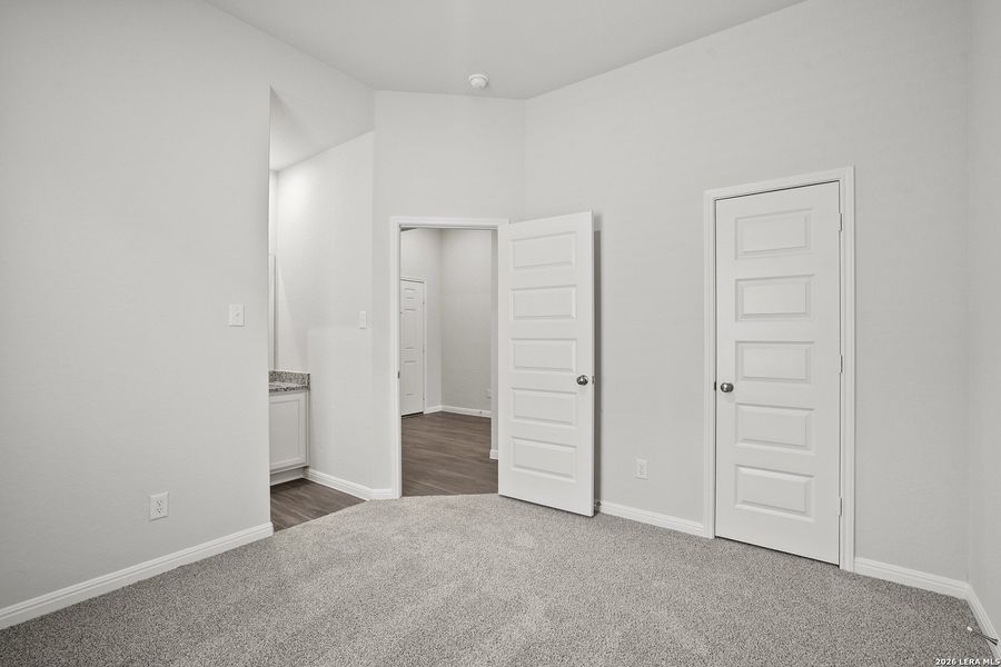 Spacious, unfurnished interior of a new home in Cinco Lakes, San Antonio (Image 25).