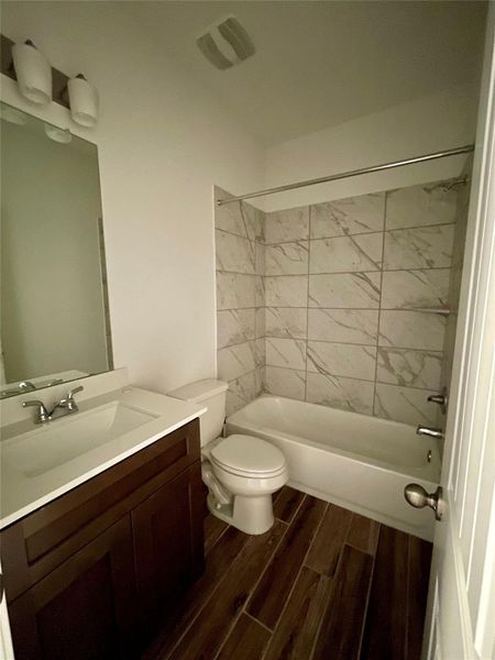 Furnished interior view inside a new home in , Killeen (Image 6).