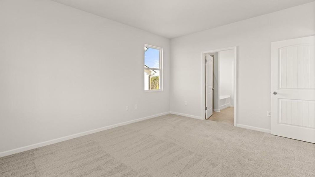 Spacious, unfurnished interior of a new home in Falcon Landing, Gainesville (Image 13).