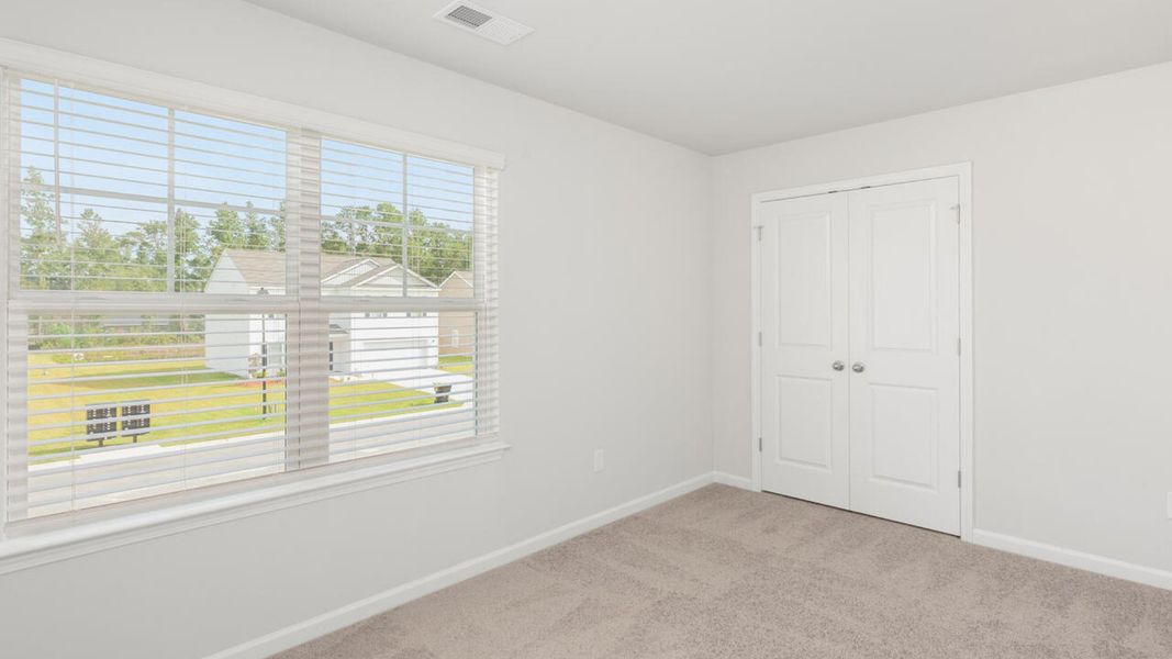 Spacious, unfurnished interior of a new home in Eagle Creek, Bolivia (Image 19).