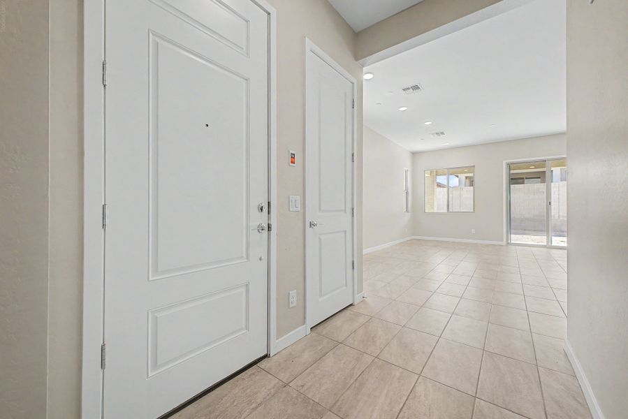 Spacious, unfurnished interior of a new home in Mira Vista at Victory, Buckeye (Image 5).