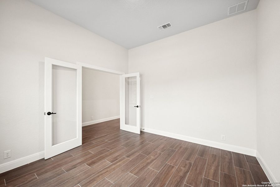 Spacious, unfurnished interior of a new home in Windsong - Reserve Series, Boerne (Image 35). Spacious, unfurnished interior of a new home in Windsong - Reserve Series, Boerne (Image 35).