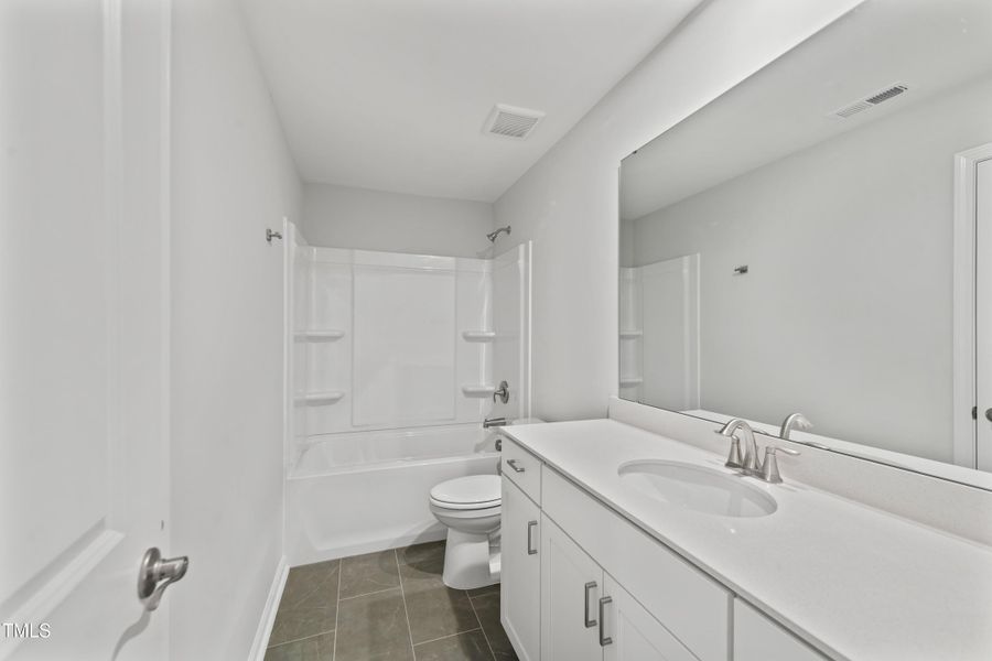 PJDT-0237G-00_Wrightsville_Hall Bath