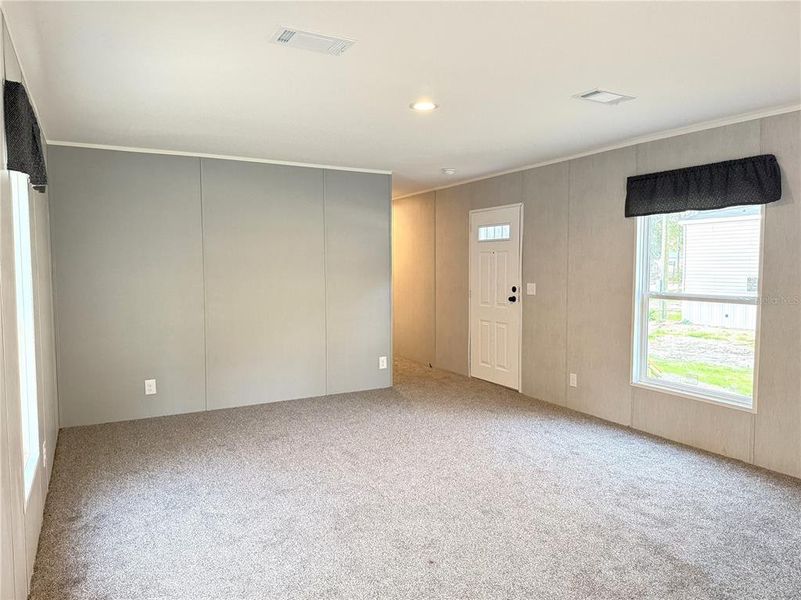 Spacious, unfurnished interior of a new home in , Williston (Image 11).