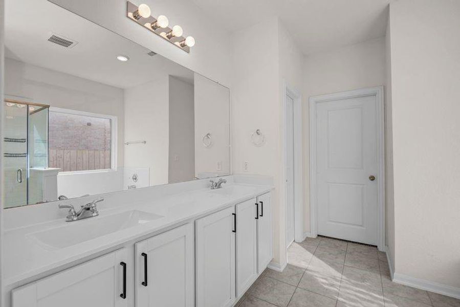 Furnished interior view inside a new home in , Pearland (Image 14). Furnished interior view inside a new home in , Pearland (Image 14).