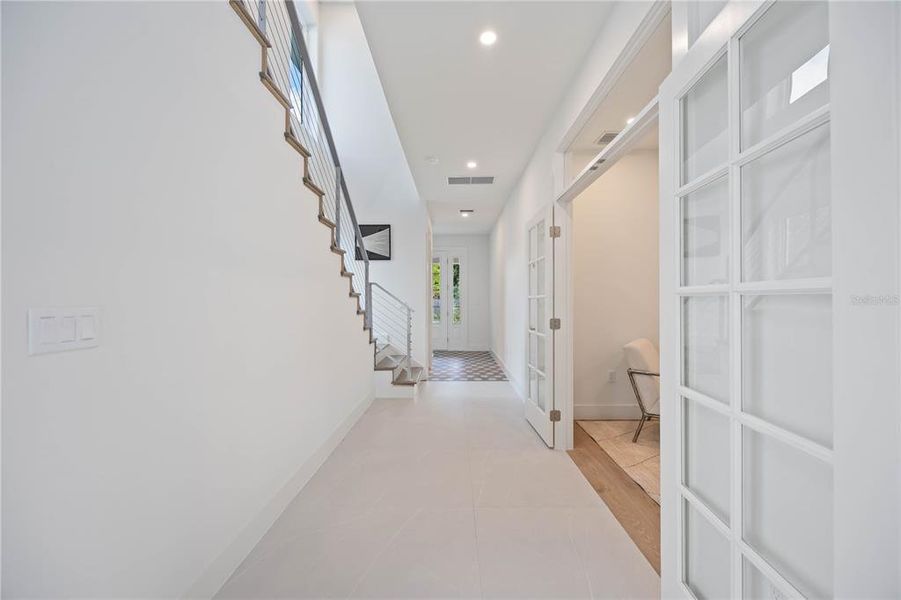 Spacious, unfurnished interior of a new home in , Sarasota (Image 63).