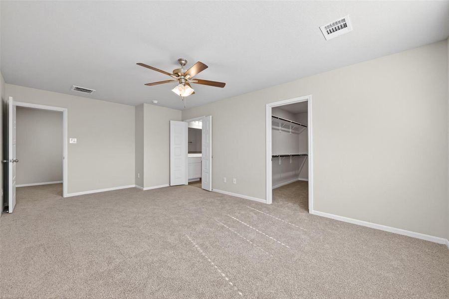Spacious, unfurnished interior of a new home in Woodland Lakes, Huffman (Image 44).