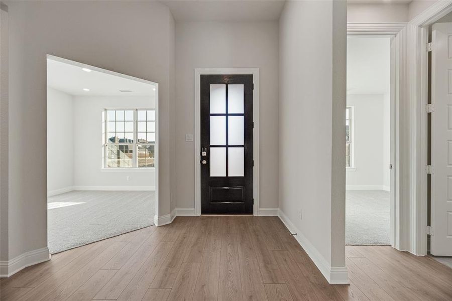 Spacious, unfurnished interior of a new home in Villages of Creekwood, Frisco (Image 17).