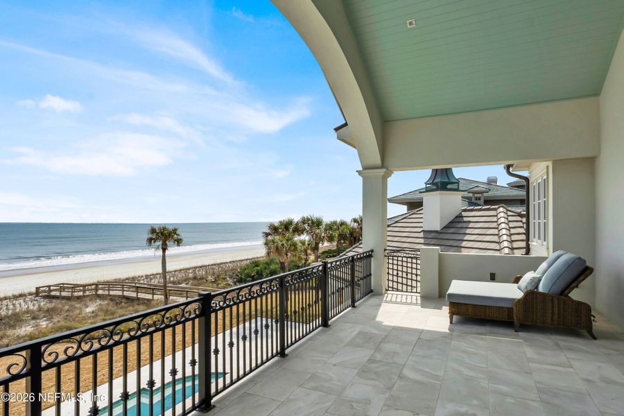 Exterior details and patio area of a home in , Ponte Vedra Beach (Image 36).