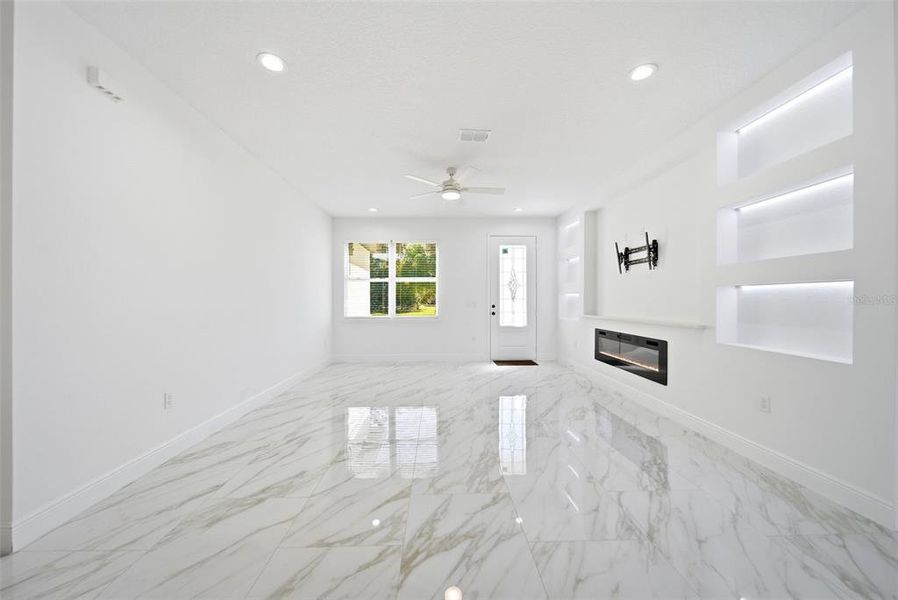 Spacious, unfurnished interior of a new home in , Altamonte Springs (Image 38).