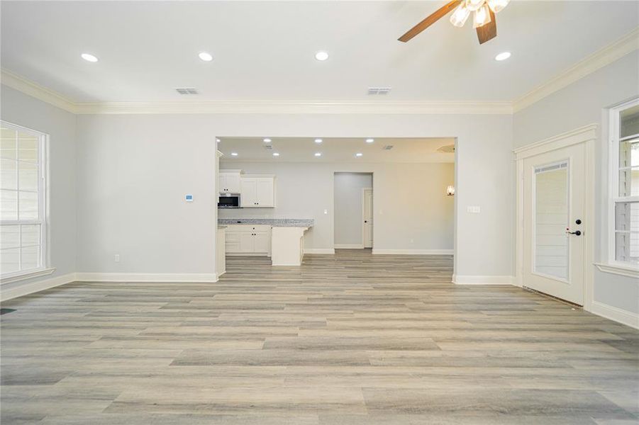 Spacious, unfurnished interior of a new home in , Gladewater (Image 14).