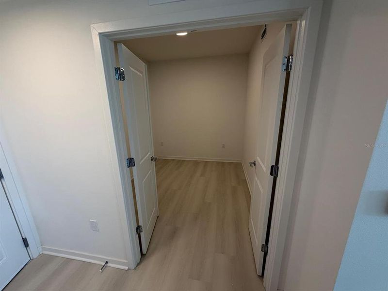 Spacious, unfurnished interior of a new home in , Orlando (Image 9).