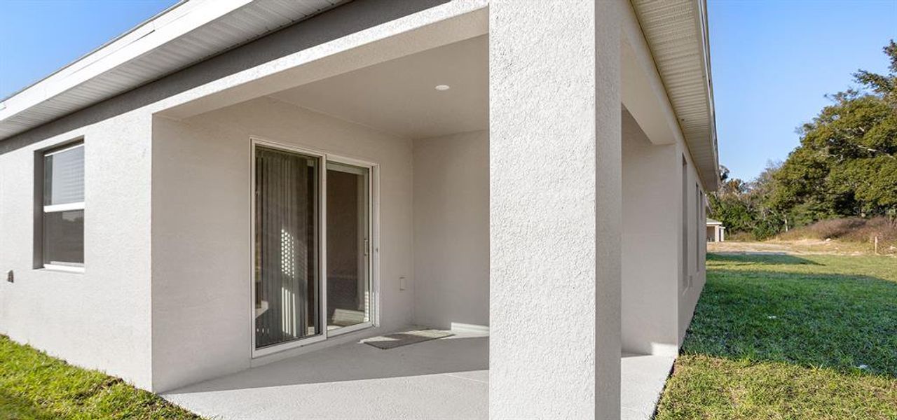 Exterior details and patio area of a home in Bennah Oaks, Belleview (Image 2).