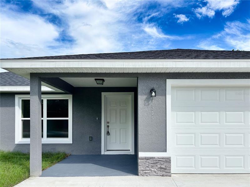 Exterior details and patio area of a home in , Dunnellon (Image 3). Exterior details and patio area of a home in , Dunnellon (Image 3).
