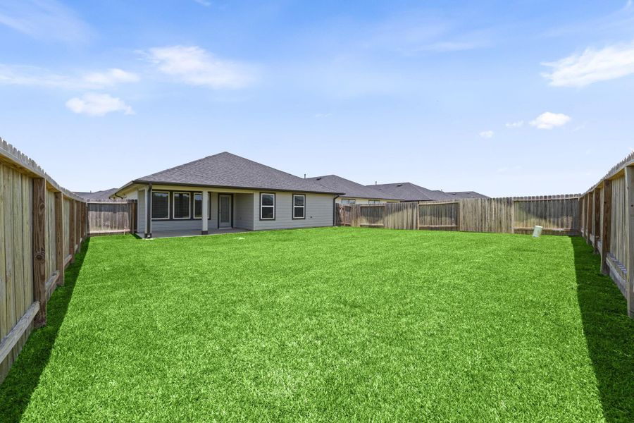Exterior details and patio area of a home in , Rosharon (Image 24).