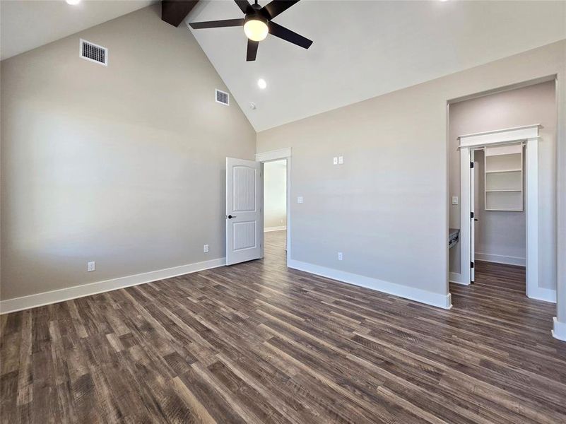 Spacious, unfurnished interior of a new home in , Van (Image 28). Spacious, unfurnished interior of a new home in , Van (Image 28).