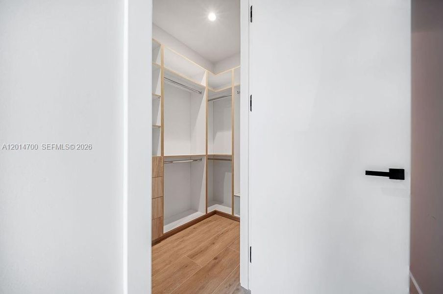 Spacious, unfurnished interior of a new home in , Fort Lauderdale (Image 80).