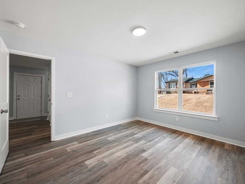 Spacious, unfurnished interior of a new home in , Gainesville (Image 26).