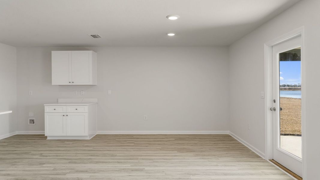 Spacious, unfurnished interior of a new home in Hodges Bayou Plantation, Panama City (Image 22).