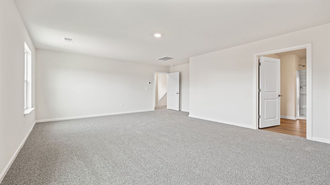 Spacious, unfurnished interior of a new home in Cascade Point, Seneca (Image 32).