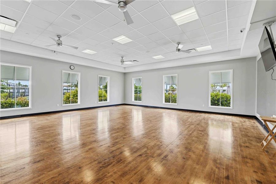 Spacious, unfurnished interior of a new home in , Port Charlotte (Image 20).