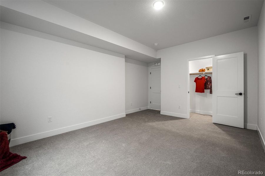 Spacious, unfurnished interior of a new home in Wolf Ranch - Enclave Collection, Colorado Springs (Image 21).