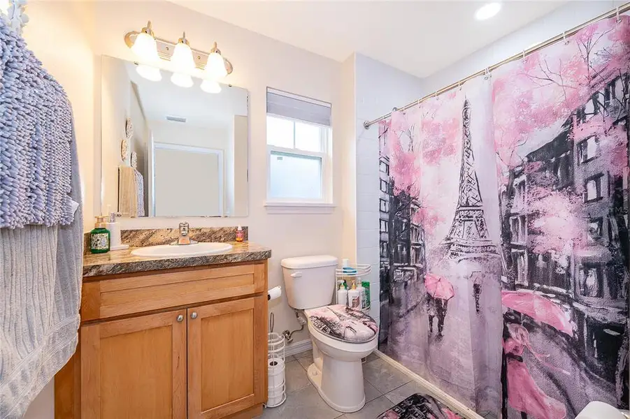 Furnished interior view inside a new home in , Tavares (Image 11).