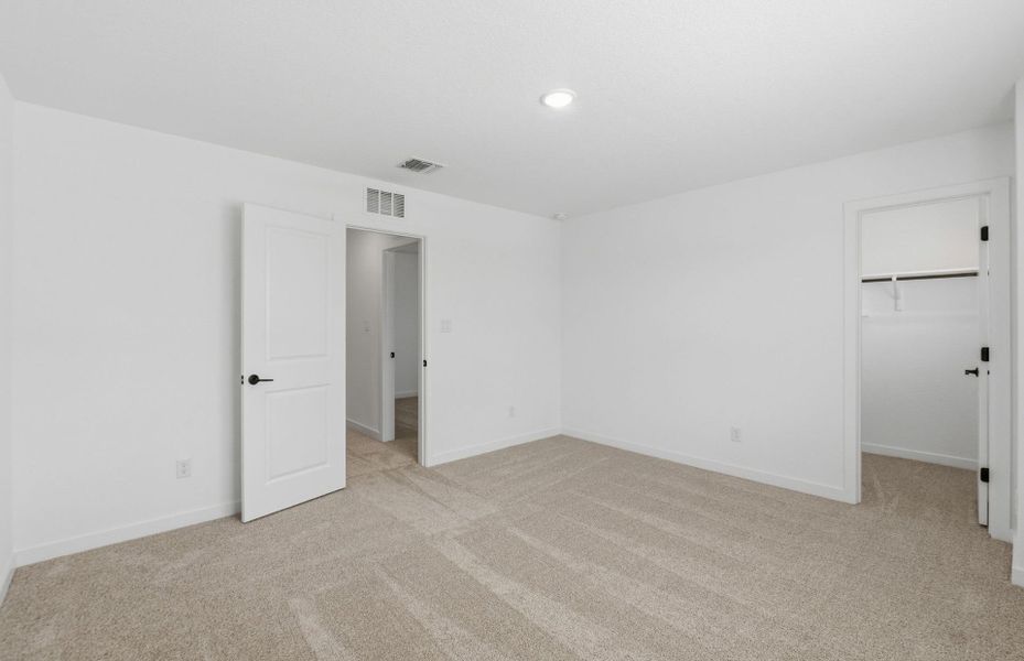 Spacious, unfurnished interior of a new home in Santa Rita Ranch, Liberty Hill (Image 31).