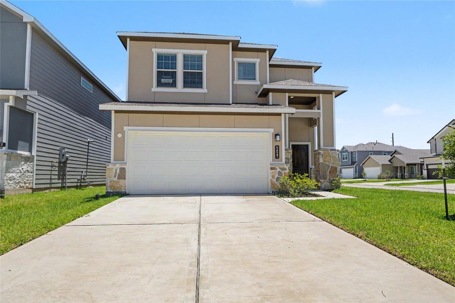 Front exterior of a new home in Glendale Lakes, Rosharon, TX, highlighting curb appeal (Image 23).
