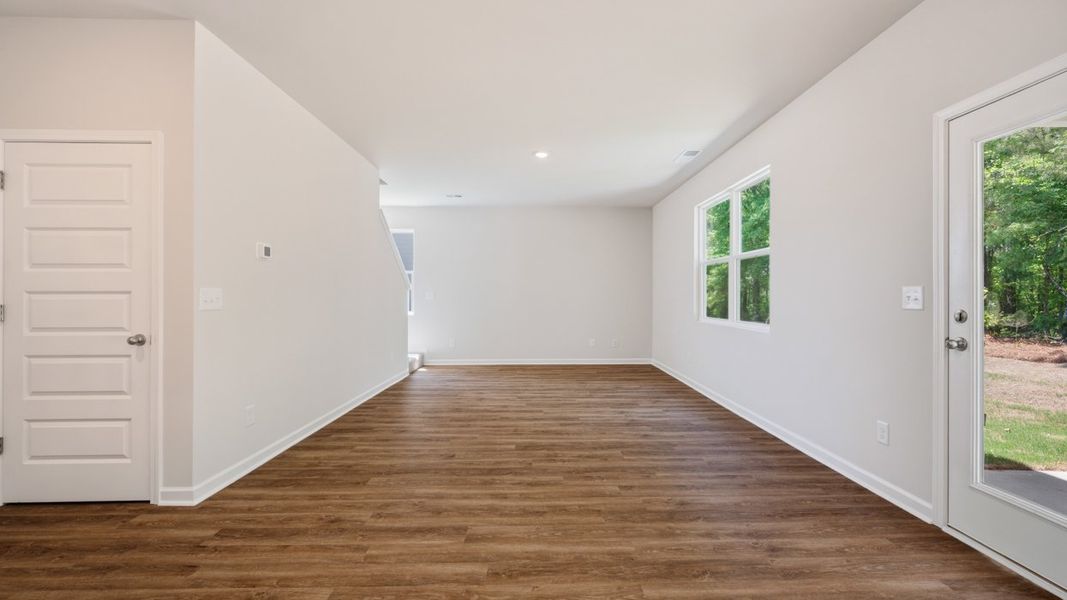 Spacious, unfurnished interior of a new home in Kingston Ranch at Lake Oconee, Buckhead (Image 17).