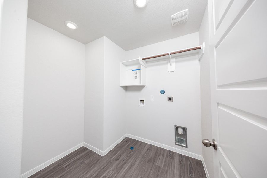 Spacious, unfurnished interior of a new home in Granger Pines, Conroe (Image 13).