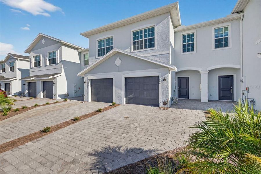 Exterior details and patio area of a home in , Punta Gorda (Image 1).