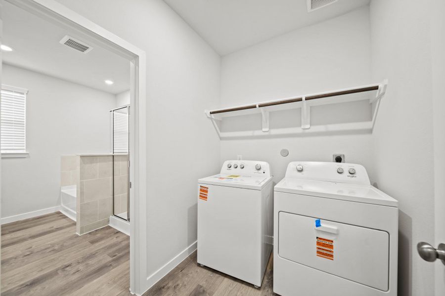 Furnished interior view inside a new home in Valor Park, Bay City (Image 6).
