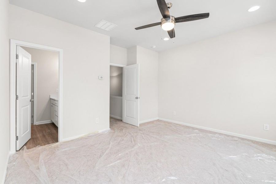 Spacious, unfurnished interior of a new home in , Auburn (Image 27).