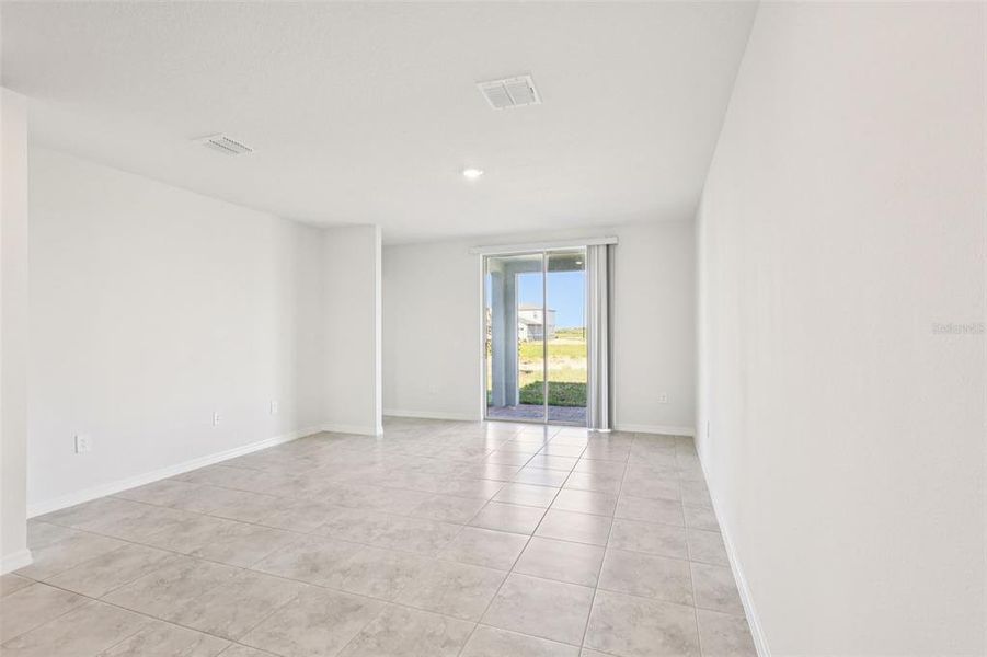 Spacious, unfurnished interior of a new home in , Lake Alfred (Image 14).