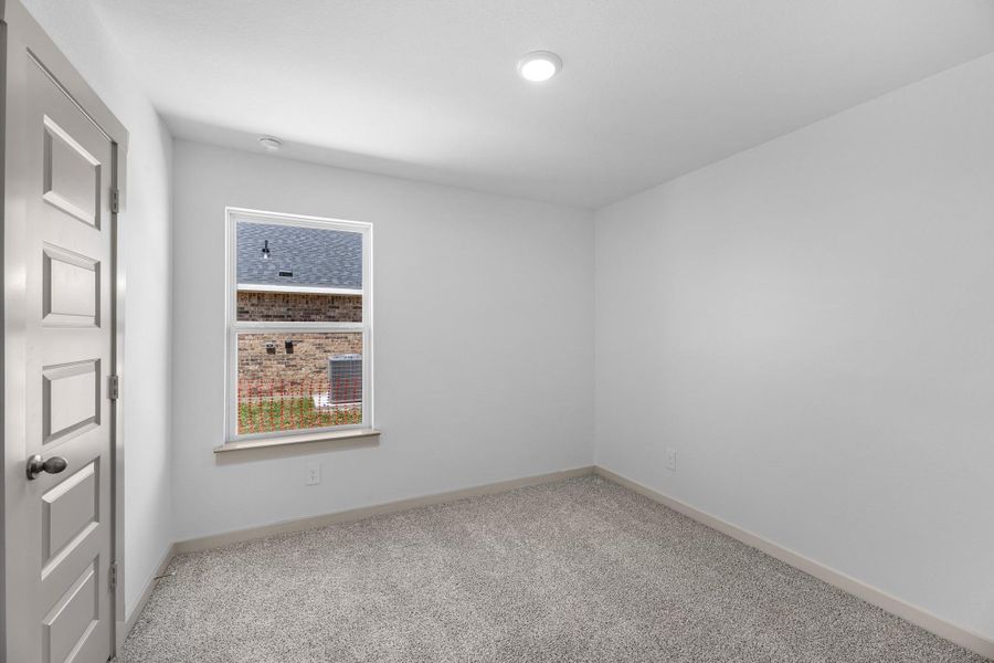 Spacious, unfurnished interior of a new home in Watermark, Alvin (Image 25).