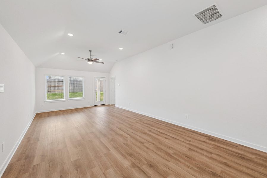 Spacious, unfurnished interior of a new home in Moran Ranch, Willis (Image 28).