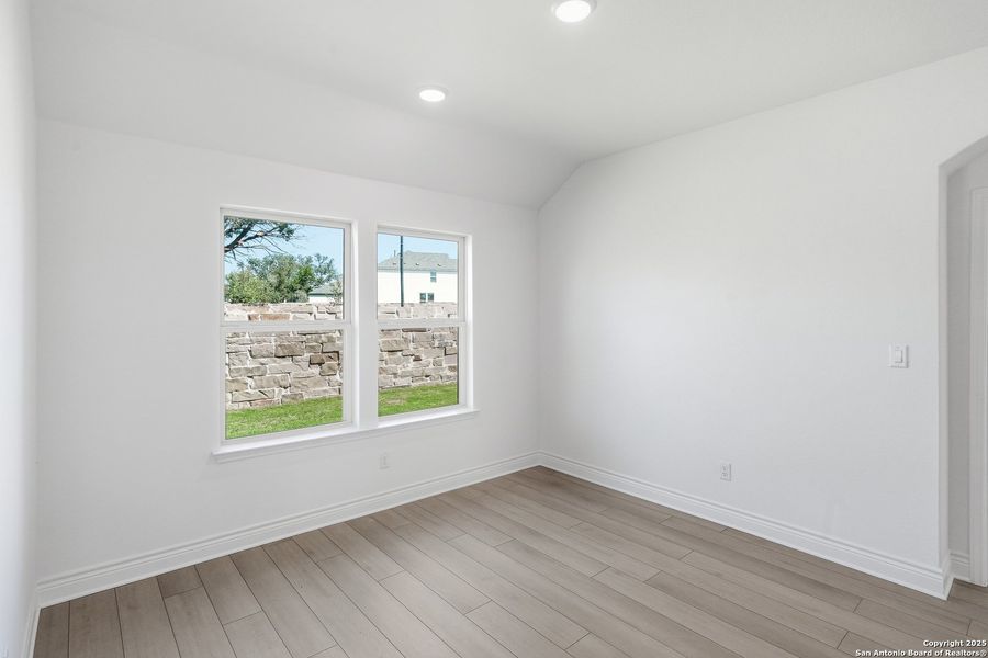 Spacious, unfurnished interior of a new home in Davis Ranch, San Antonio (Image 15). Spacious, unfurnished interior of a new home in Davis Ranch, San Antonio (Image 15).