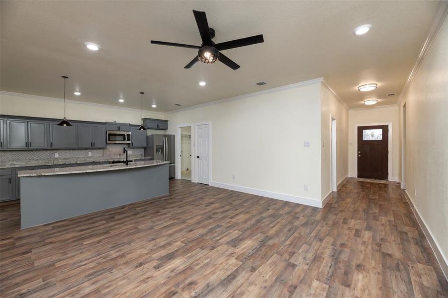Large open floor plan to accomodate gatherings of family and friends.