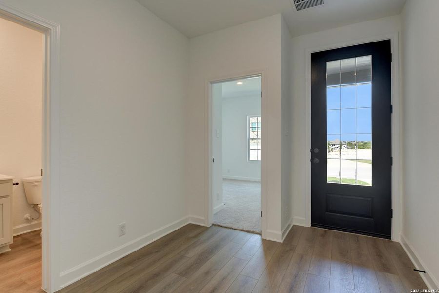 Spacious, unfurnished interior of a new home in Arcadia Ridge, San Antonio (Image 12).