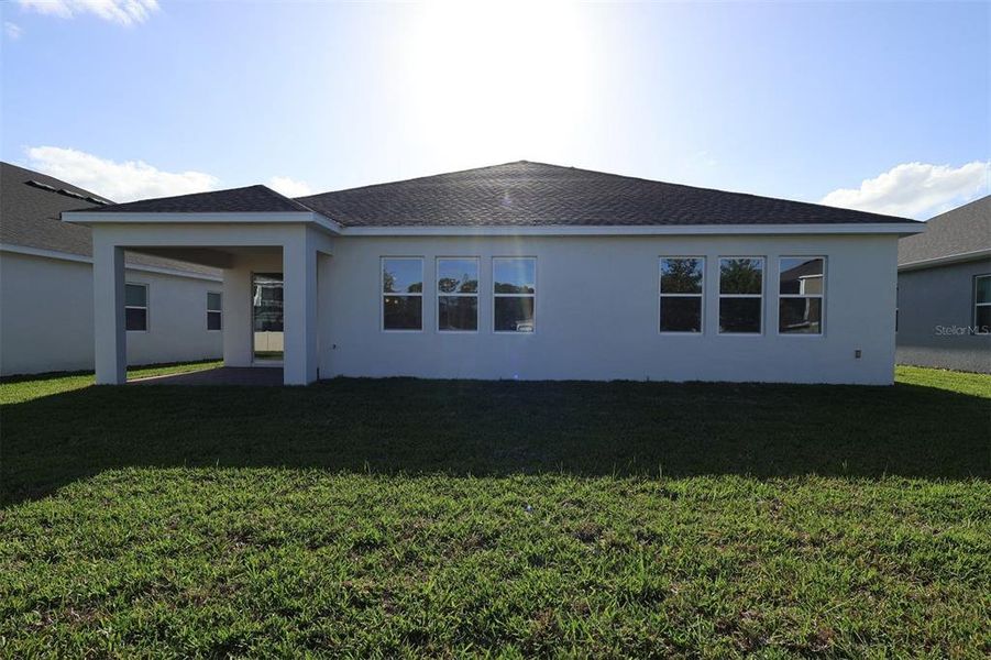 Exterior details and patio area of a home in Ravencliffe, Oviedo (Image 6).