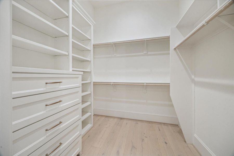 Spacious, unfurnished interior of a new home in , Houston (Image 45).